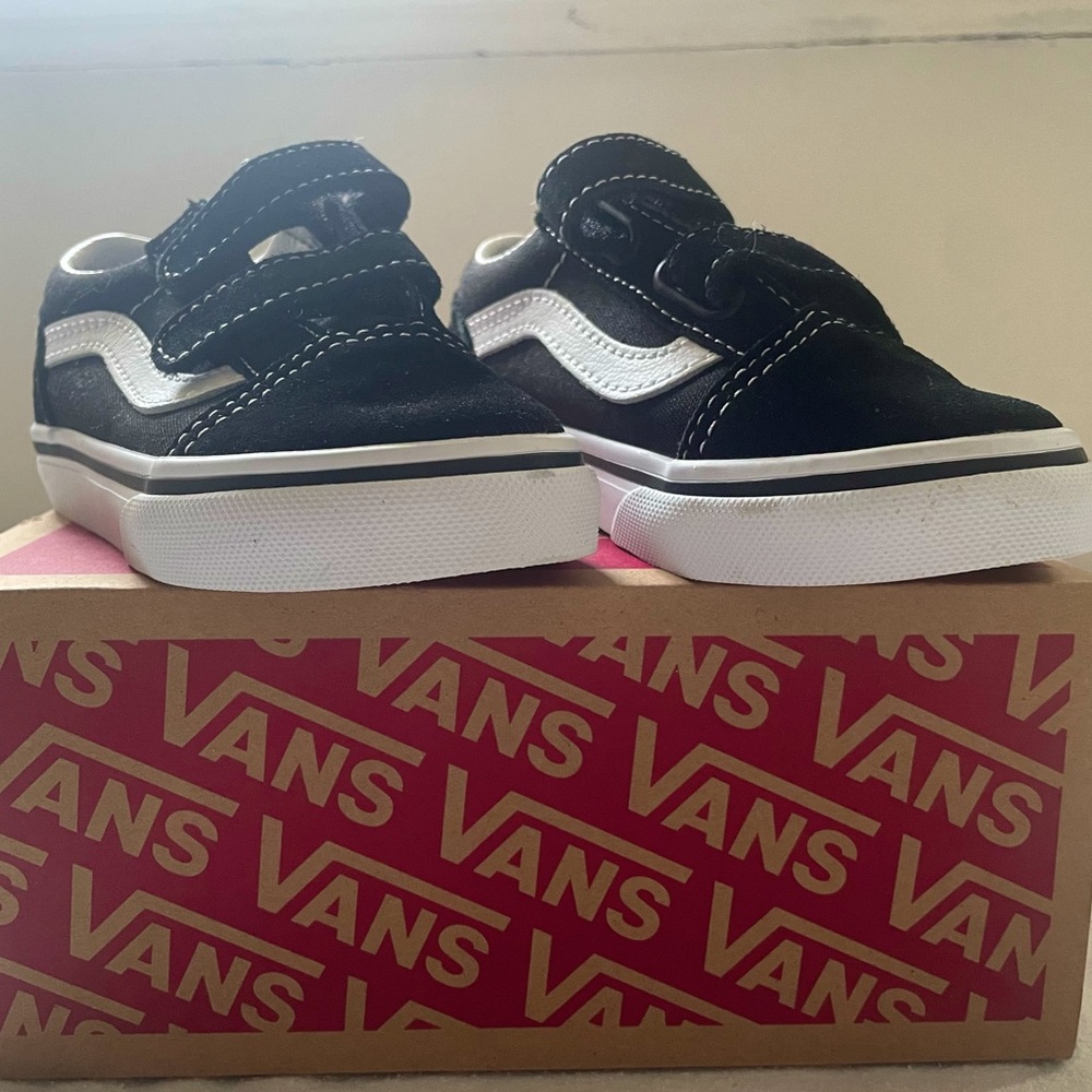 Old Skool V black Vans. Size 8T
